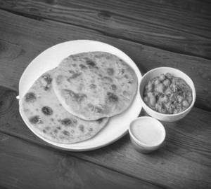 Alo Paratha With Chole & Curd Achar Salad