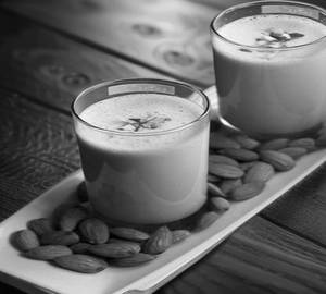 Golden Kesar Cream Milk Shake ( 350 Ml)