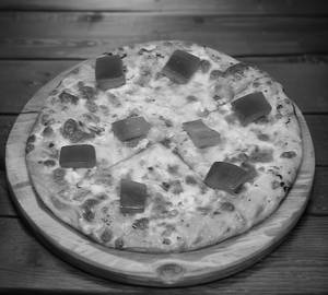 Cheese capsicum pizza