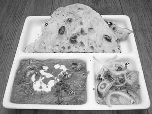 Butter Naan With Shahi Paneer