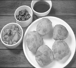 Club Kachodi  [5Pc] with chole salad