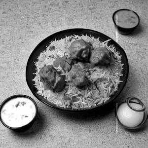 Chicken tikka handi biryani+{Raita+Gravy}