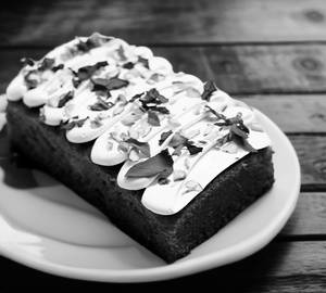 Pista Rose Atta Cake