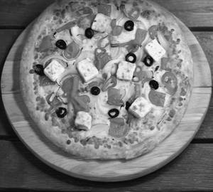 Paneer Tikka Masala Pizza