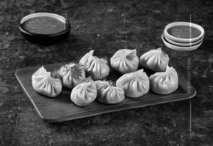 Chicken makhani momos