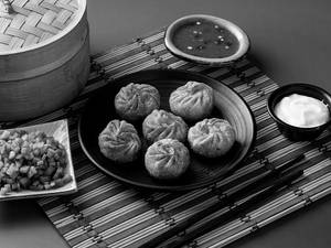 Veg Pan Fried Momos [6 Pieces]