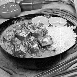 Veg Singapore Noodles & Paneer Butter Masala                               