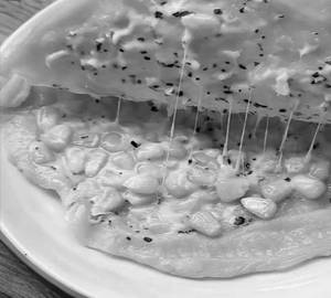 2 Piece Corn paratha with Pickle or Lahsun Chutney