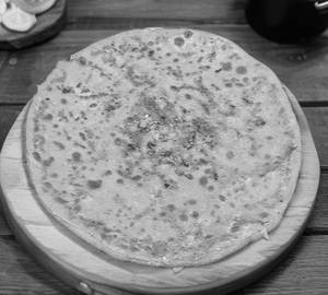 2 Piece Paneer paratha with Pickle or Lahsun Chutney