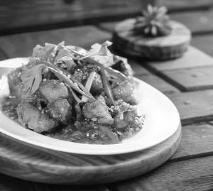 Pan Fried Chilli Fish [8 Pcs]
