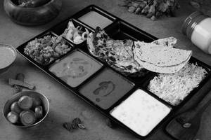 Special Apni Rasoi Naan Thali