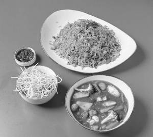 Veg Triple Schezwan Rice With Gravy