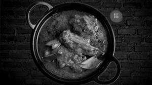 Varutharacha Chicken Curry (2pc)