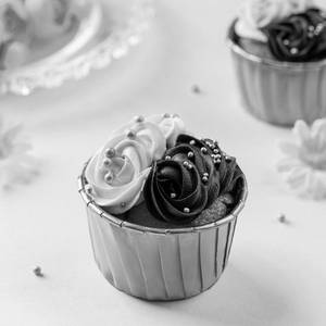 Vanilla Choco Chip Cupcake