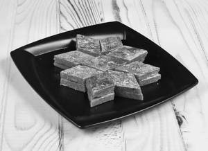 Gud Kaju Kathli/jaggery Kaju Kathli