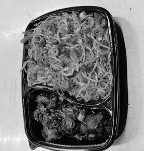 Egg Hakka Noodles (half)+ Chilli Chicken Dry (4pcs)