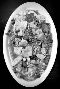 Steamed Chicken With Exotic Veg White Garlic Dry