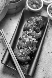 Pan Fried Momo In Mountain Chilly Sauce (6 Pcs)