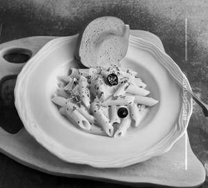 Classic Penne Alfredo (White Sauce)