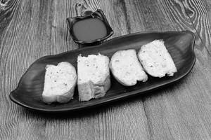 Cheese garlic bread