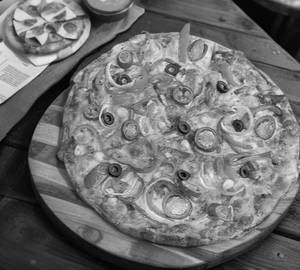 Chicken hot and spicy pizza