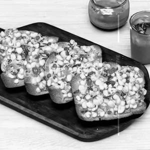 Corn Chilli Garlic Bread