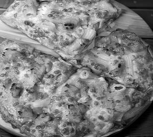 Chicken cheese pizza