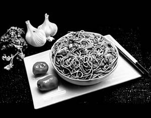 Chilli Garlic Noodles Chicken