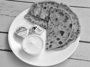 Pyaz Paratha Combo