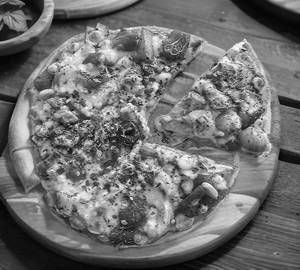 Corn cheese pizza