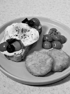 Hummus & Eggs