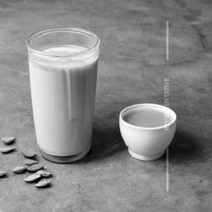Saffron Almond Milk Tea Flask