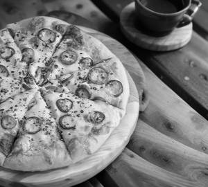Cheese And Jalepnono Pizza