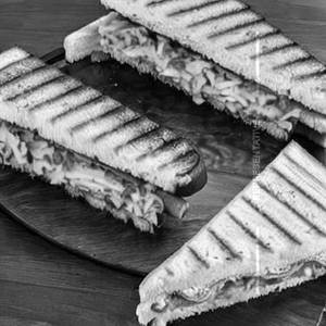 Cheesy Grill Sandwich