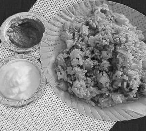 Paneer tawa pulav (with dahi+chatni)
