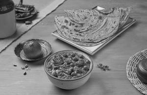 Matar Mushroom & Laccha Paratha Meal (Serves 1)