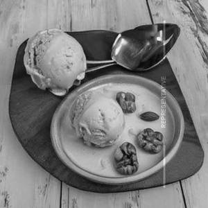Pista Nuts & Sauce