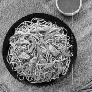 Chicken Hakka Noodles & Schezwan