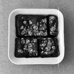 Peanut brownie crumble