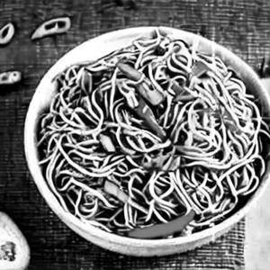 Veg Chilly Garlic Hakka Noodles