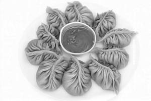 Veg Kurkure Momos (8Pcs.)