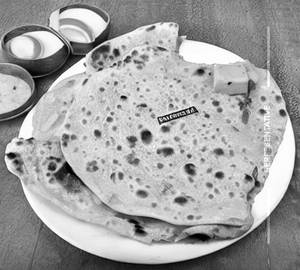 Aloo pyaz parantha         