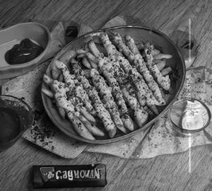 Tandoori cheesy fries