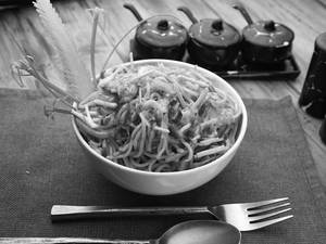 Burnt Garlic Hakka Noodles