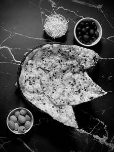 Cheese Chilli Olive Naan