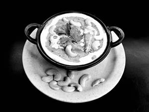 Kaju Curry (White Gravy) [1 Kg]