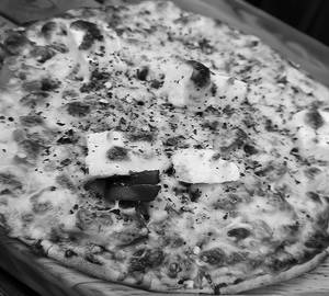 Tandoori paneer pizza