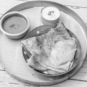 Egg Veechu Parotta (1Pcs)