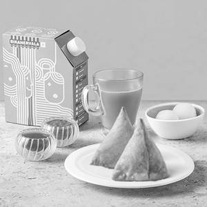 Chaibite with Samosa and Rasgulla