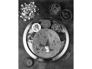 Papad Parantha Thali